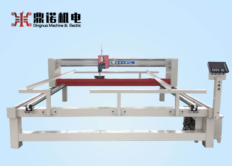 鼎諾機(jī)電全移動電腦絎縫機(jī)